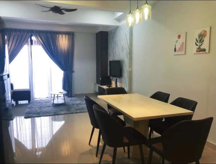 One Team At Iskandar Medini Нусаджая Екстериор снимка